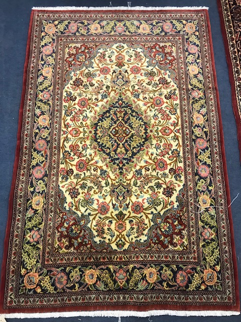 A Hamadan rug 154 x 106cm